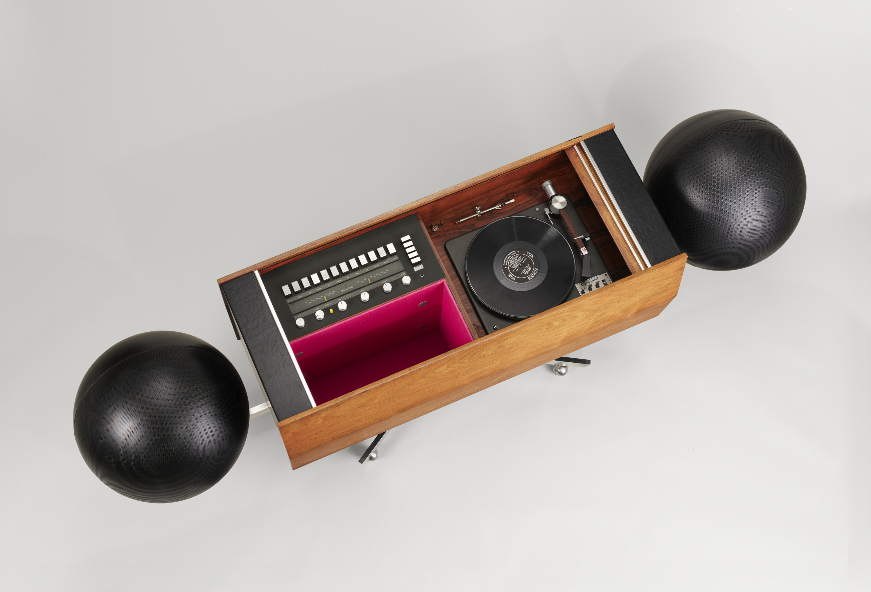 A wooden stereo system featuring a record player and two speakers, showcasing a classic and elegant design.