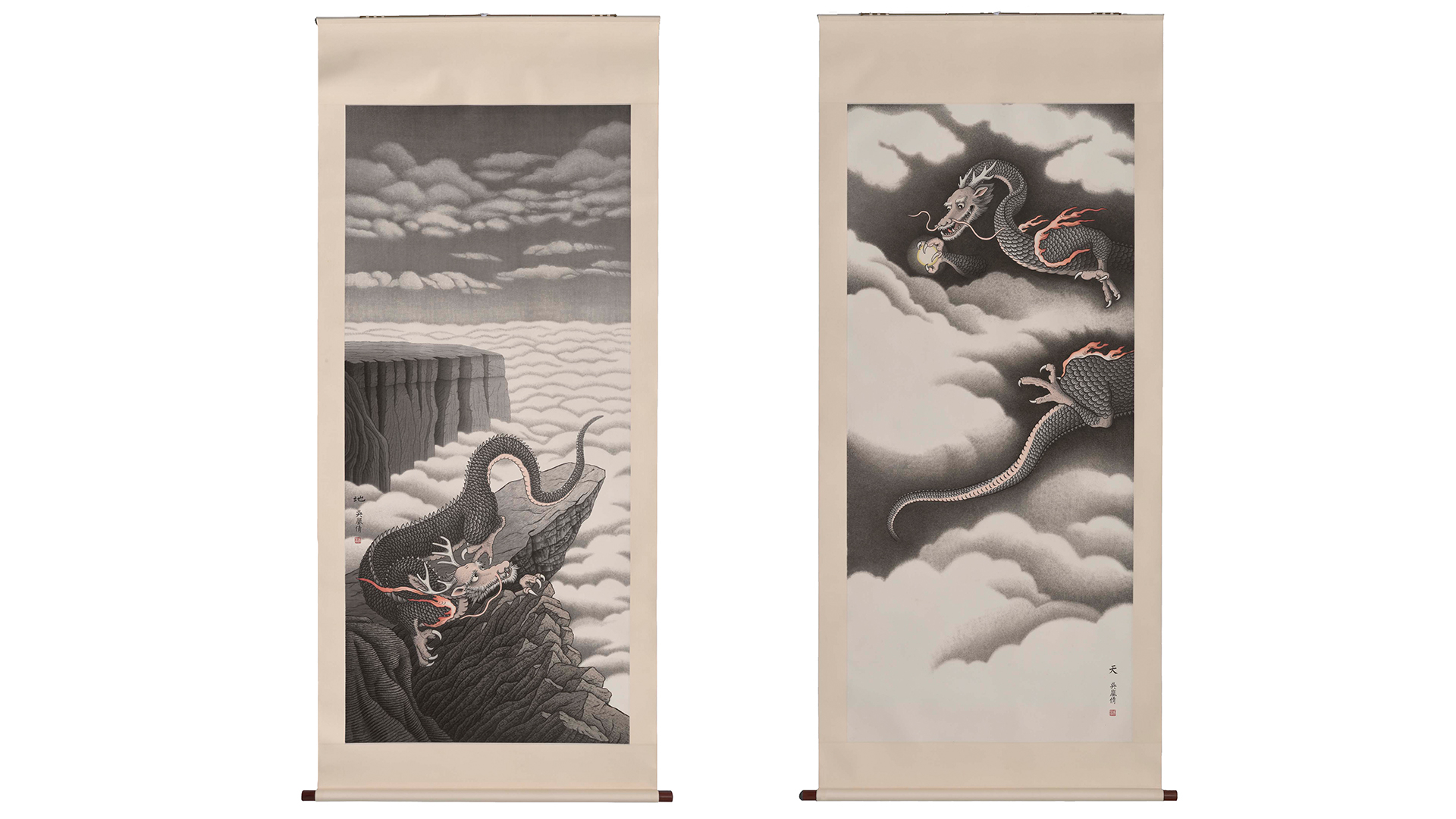 Hanging scrolls featuring dragons