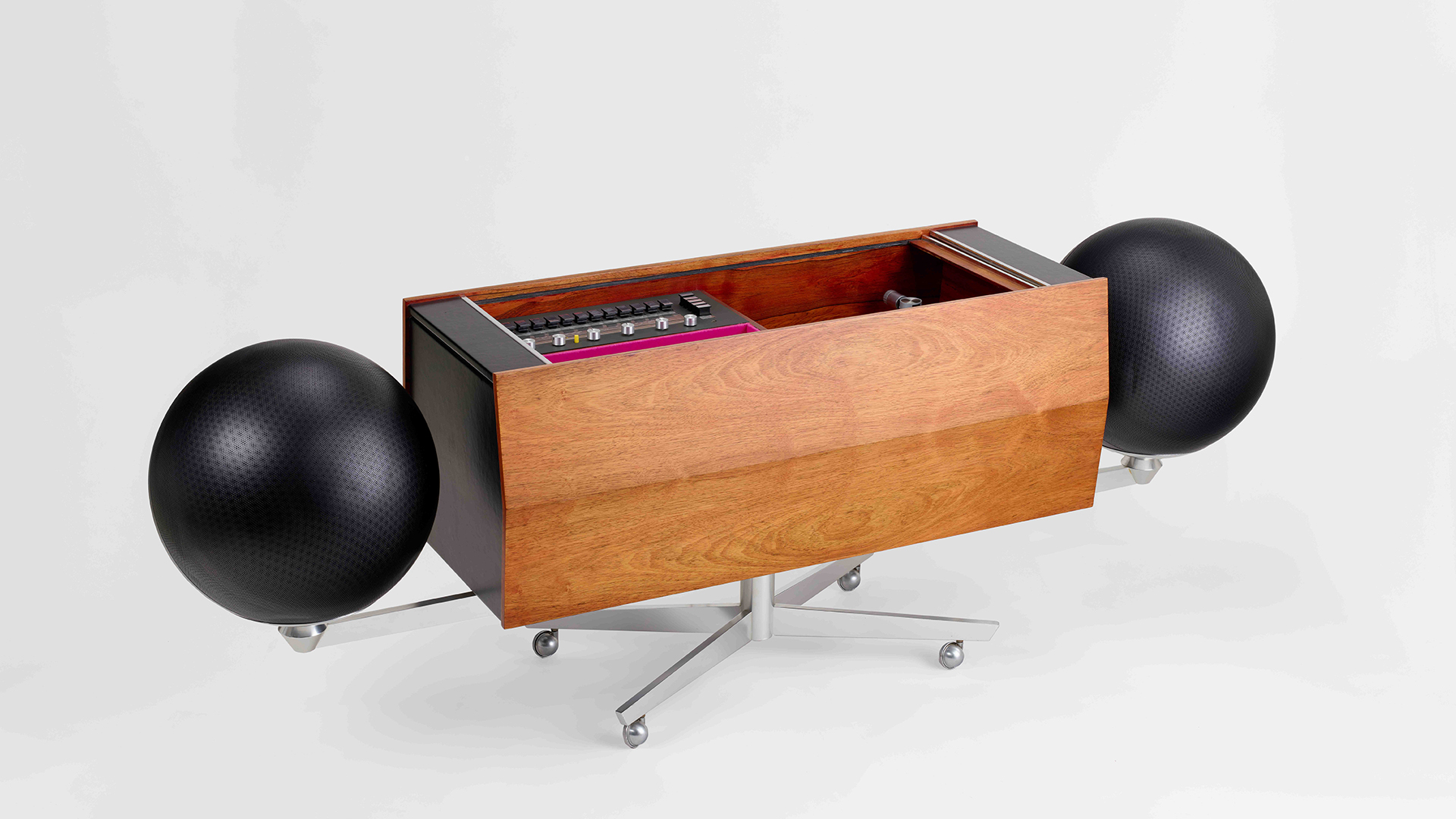 Project G Stereo, 1963, Hugh Spencer (1928-1982), designer, Clairtone Sound Corporation, manufacturer. Rosewood, aluminum, and leather. Image ©ROM.