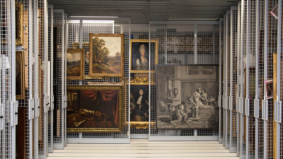 Salle des collections dans un musée