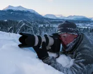 Paul Nicklen au travail près du lac Lewes, Whitehorse, Territoire du Yukon. Photo avec l'aimable autorisation de Paul Nicklen.