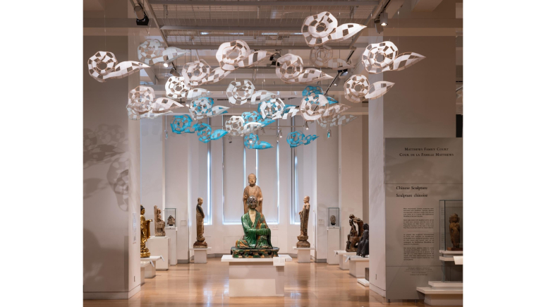 Image de l’installation complète de nuages dans la galerie de la Chine