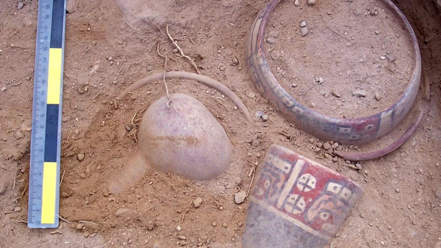 Céramique récupérée dans une tombe intacte à Collota.
