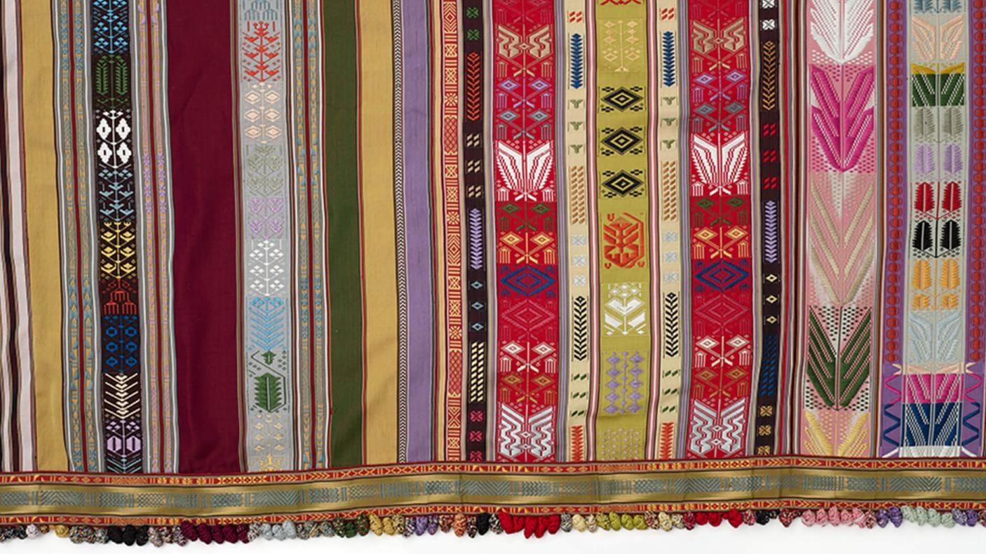 Lamba Marevaka (“Cloth of Dazzling Colour”).