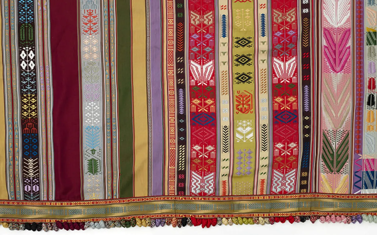 Lamba Marevaka (“Cloth of Dazzling Colour”).