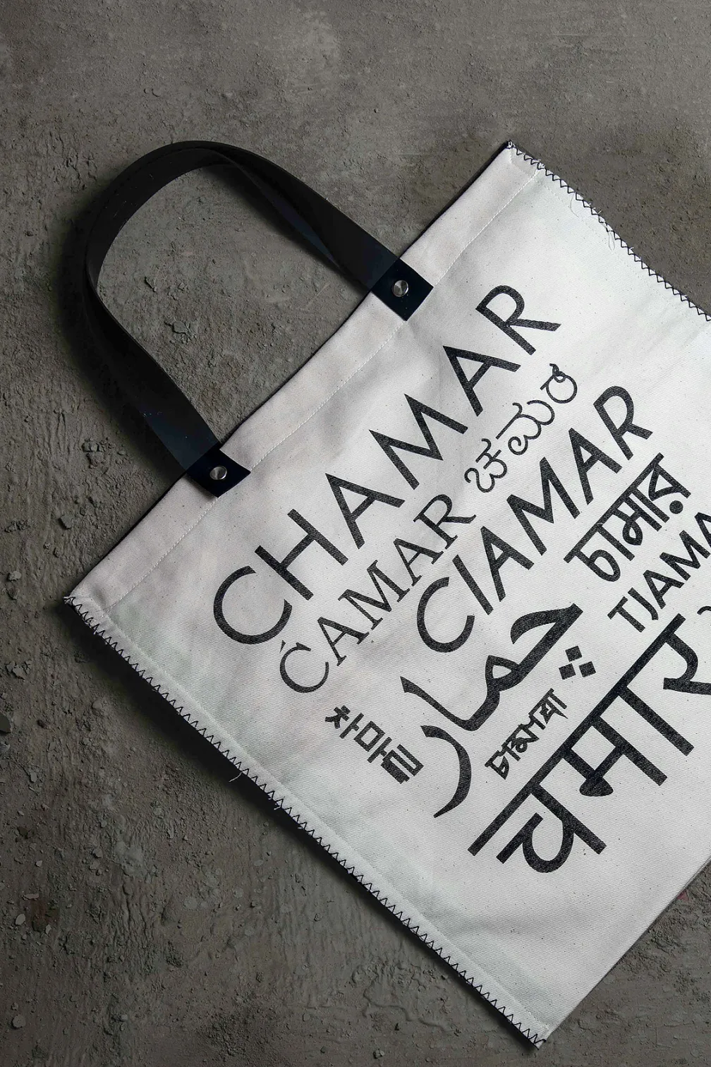 Tote saying chamar in multiple languages